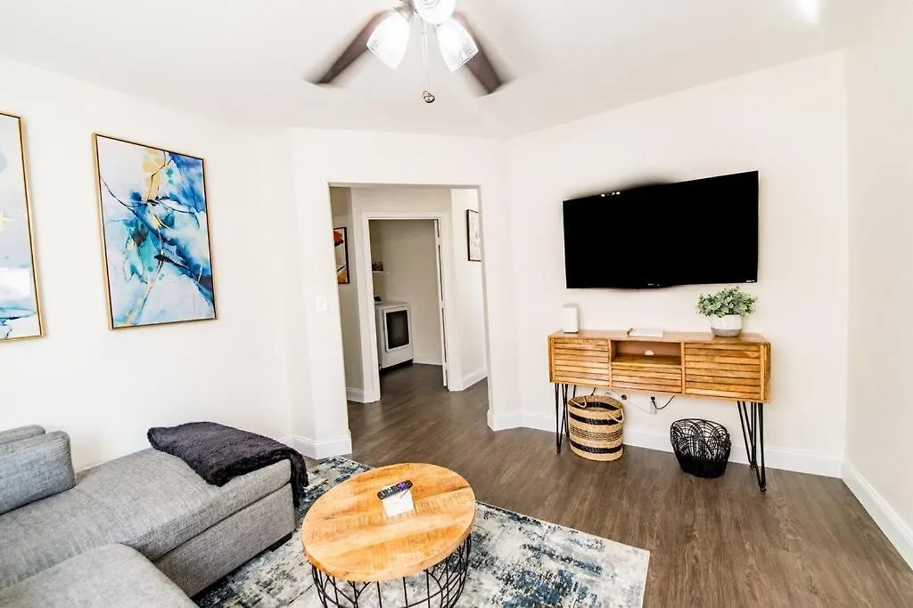 Gorgeous Home Away From Home 3 Bed 3 Bath W/ Pool Las Vegas Holiday home