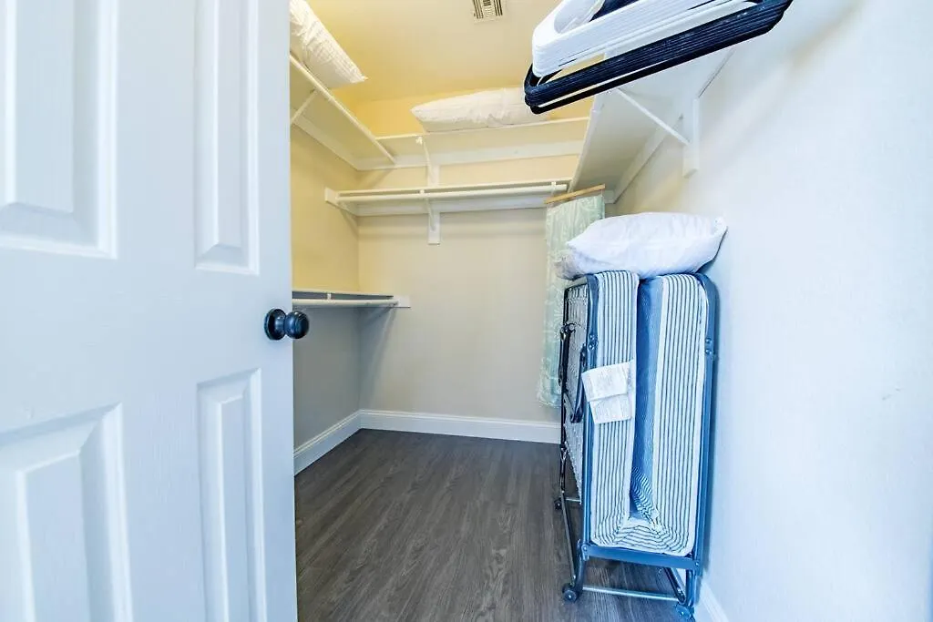Gorgeous Home Away From Home 3 Bed 3 Bath W/ Pool Las Vegas Holiday home