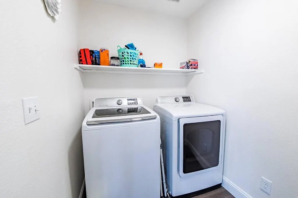 Gorgeous Home Away From Home 3 Bed 3 Bath W/ Pool Las Vegas Holiday home