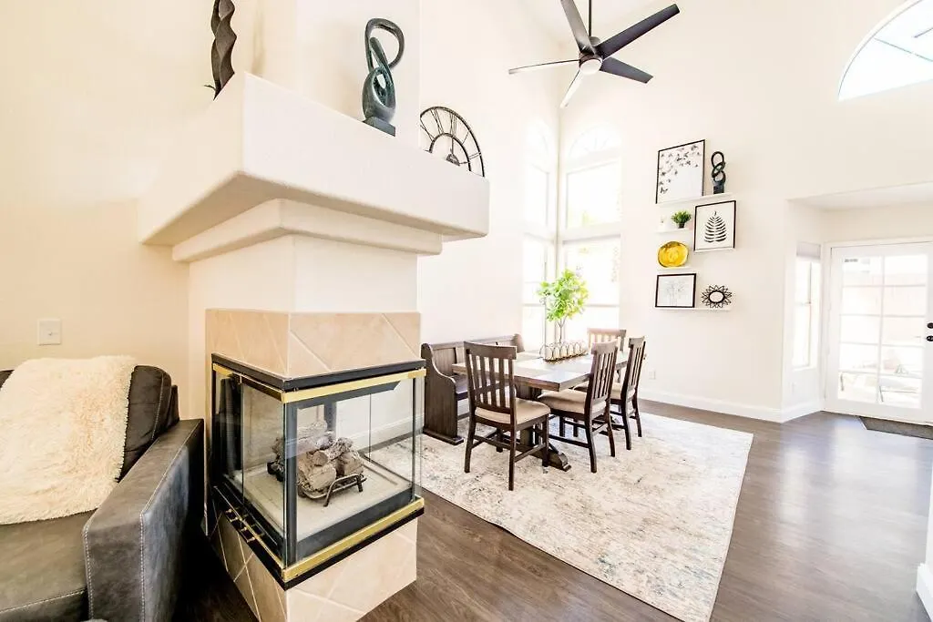 Gorgeous Home Away From Home 3 Bed 3 Bath W/ Pool Las Vegas Holiday home