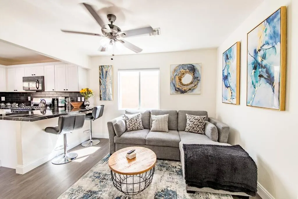 Gorgeous Home Away From Home 3 Bed 3 Bath W/ Pool Las Vegas Holiday home